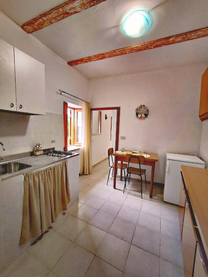 Ferienwohnung La Casa In Piazza Toffia Exterior foto