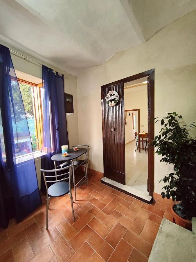Ferienwohnung La Casa In Piazza Toffia Exterior foto