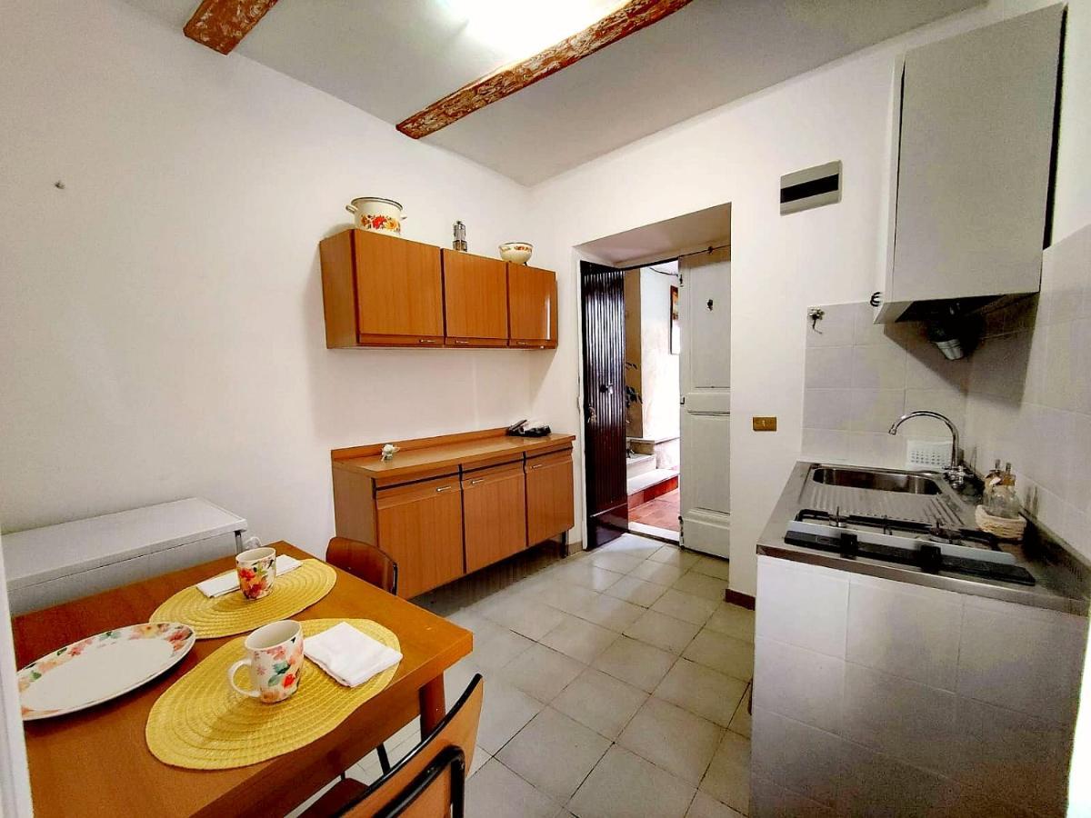 Ferienwohnung La Casa In Piazza Toffia Exterior foto