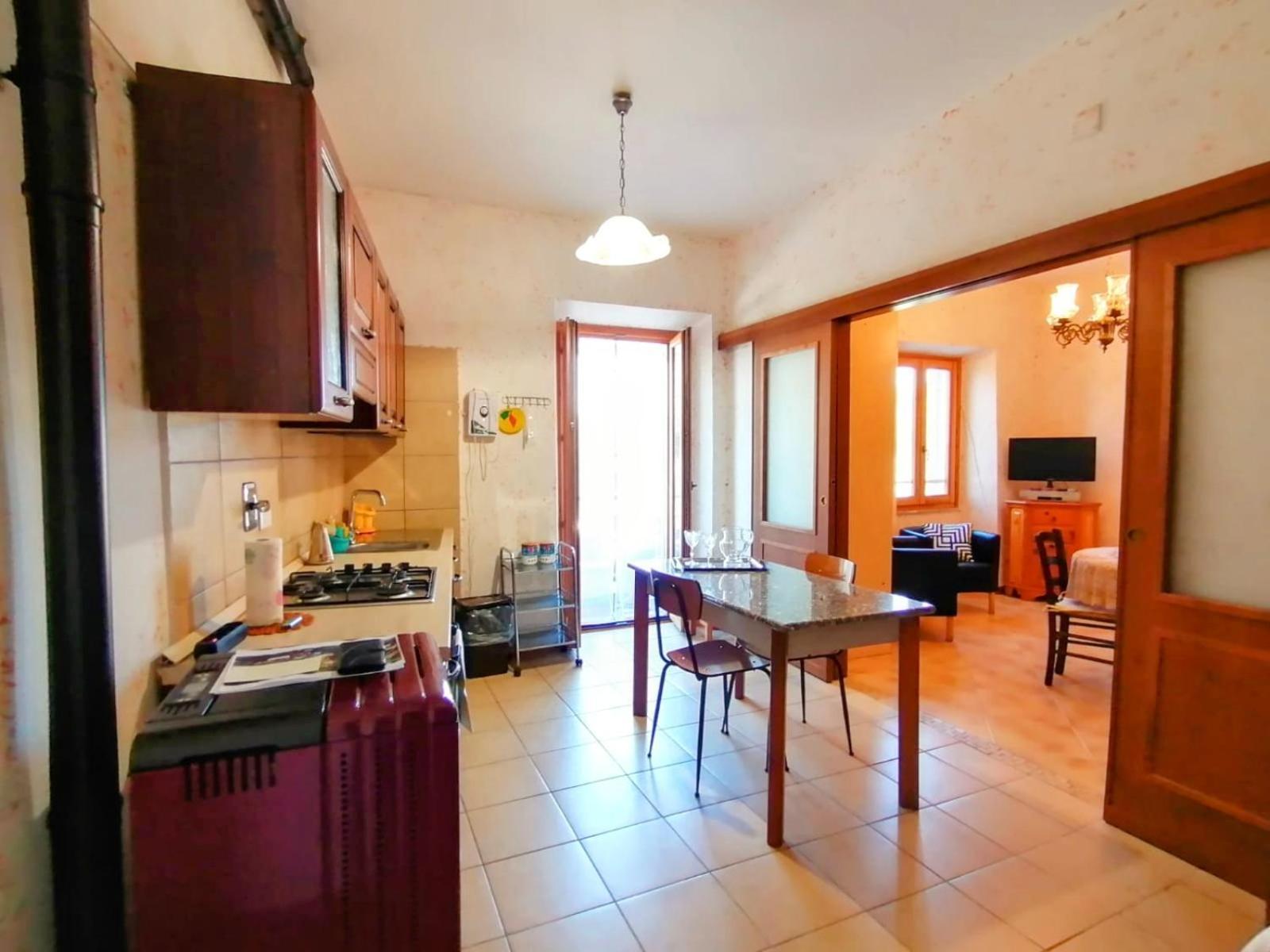 Ferienwohnung La Casa In Piazza Toffia Exterior foto