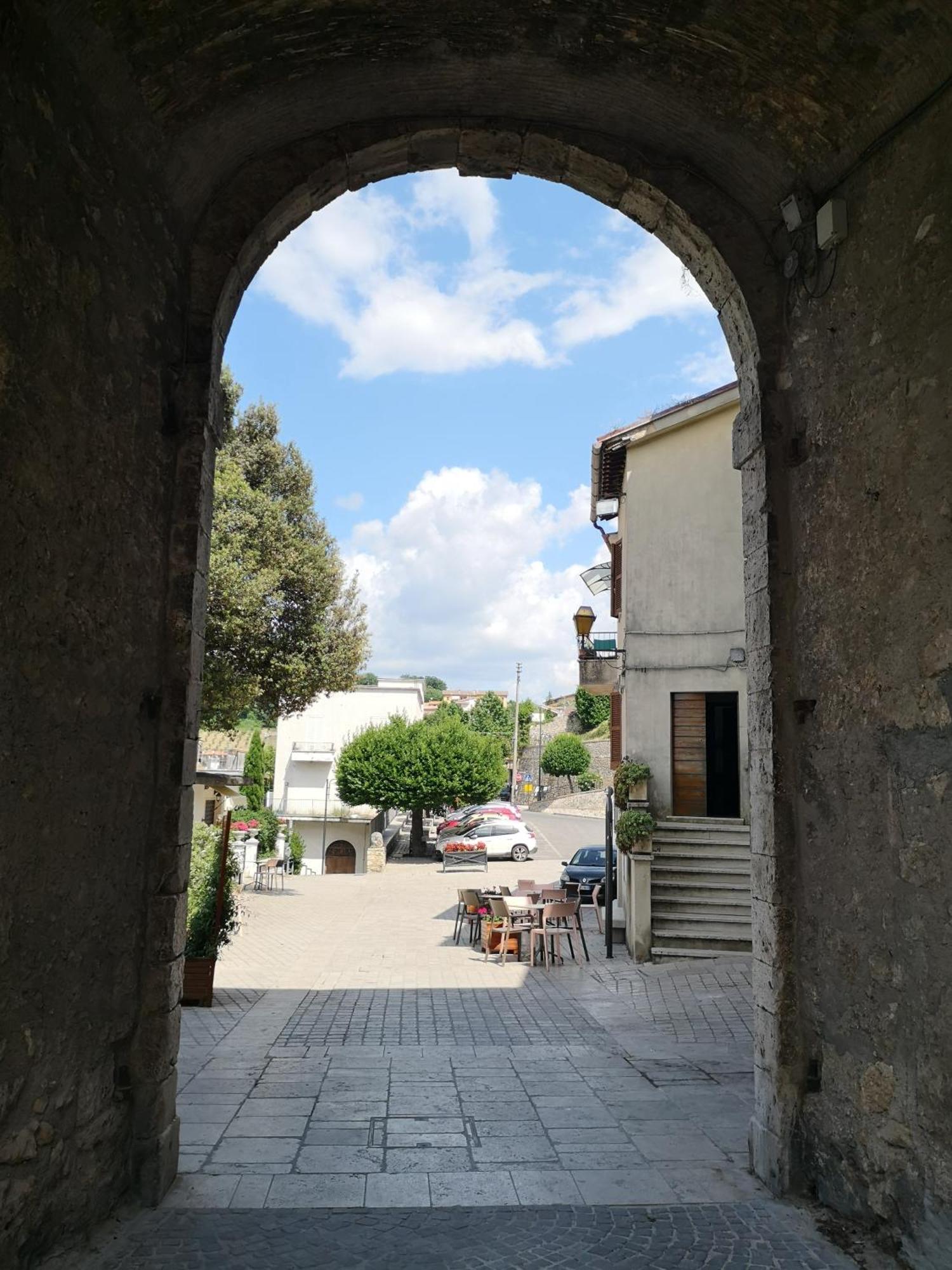 Ferienwohnung La Casa In Piazza Toffia Exterior foto
