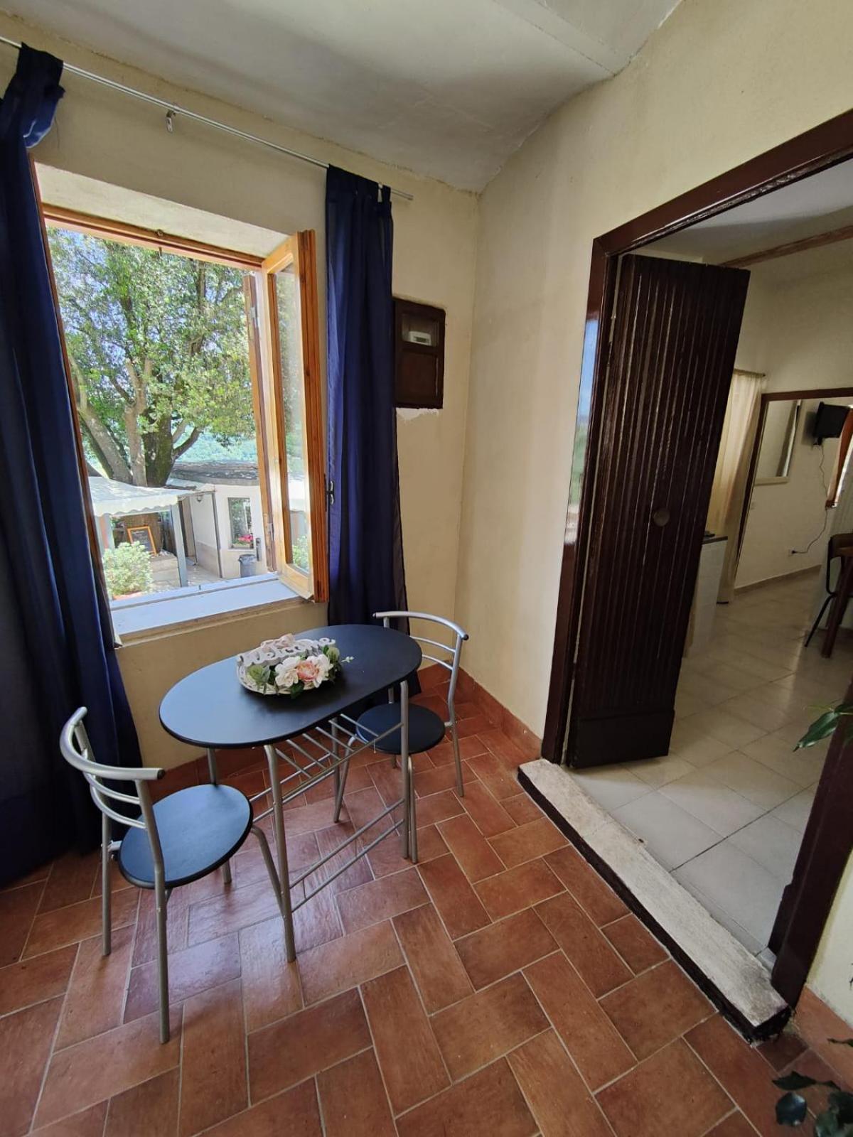Ferienwohnung La Casa In Piazza Toffia Exterior foto