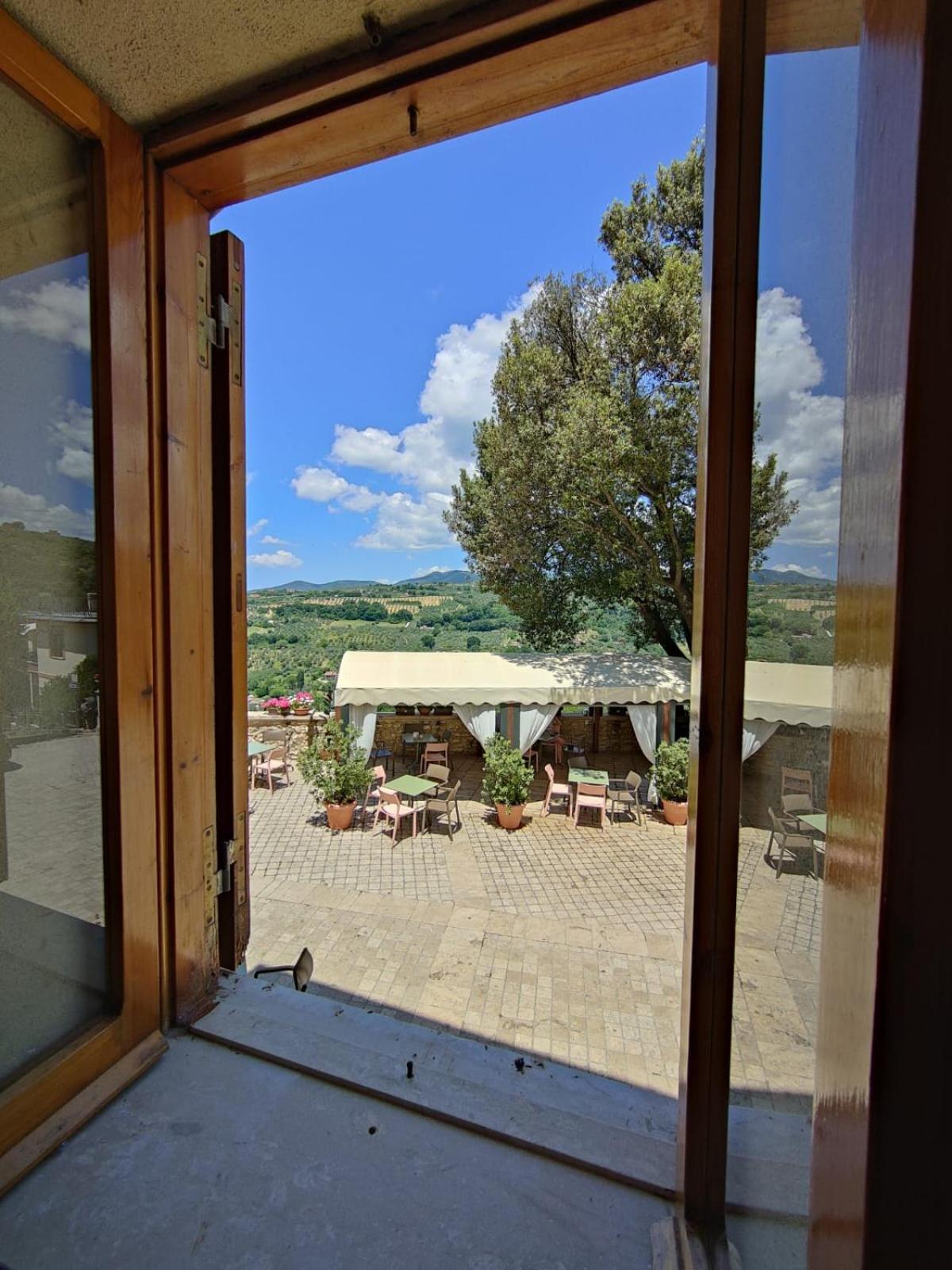 Ferienwohnung La Casa In Piazza Toffia Exterior foto